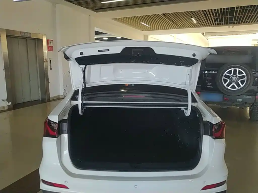 Roewe i5 2025 2023 1.5L CVT Luxury Edition