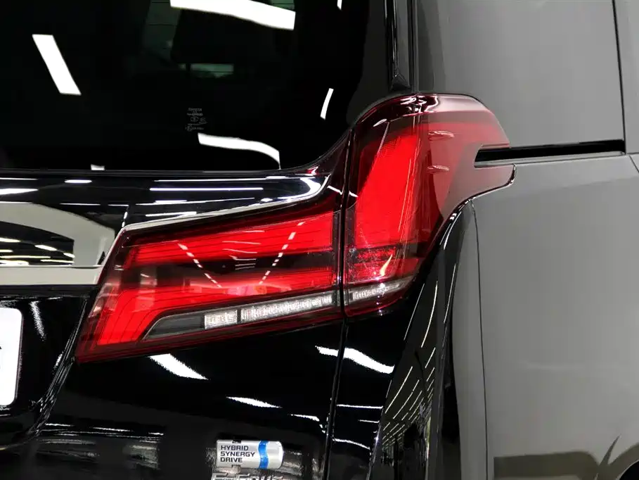 Toyota Alphard 2021 Hybrid 2.5L Premium фото 29