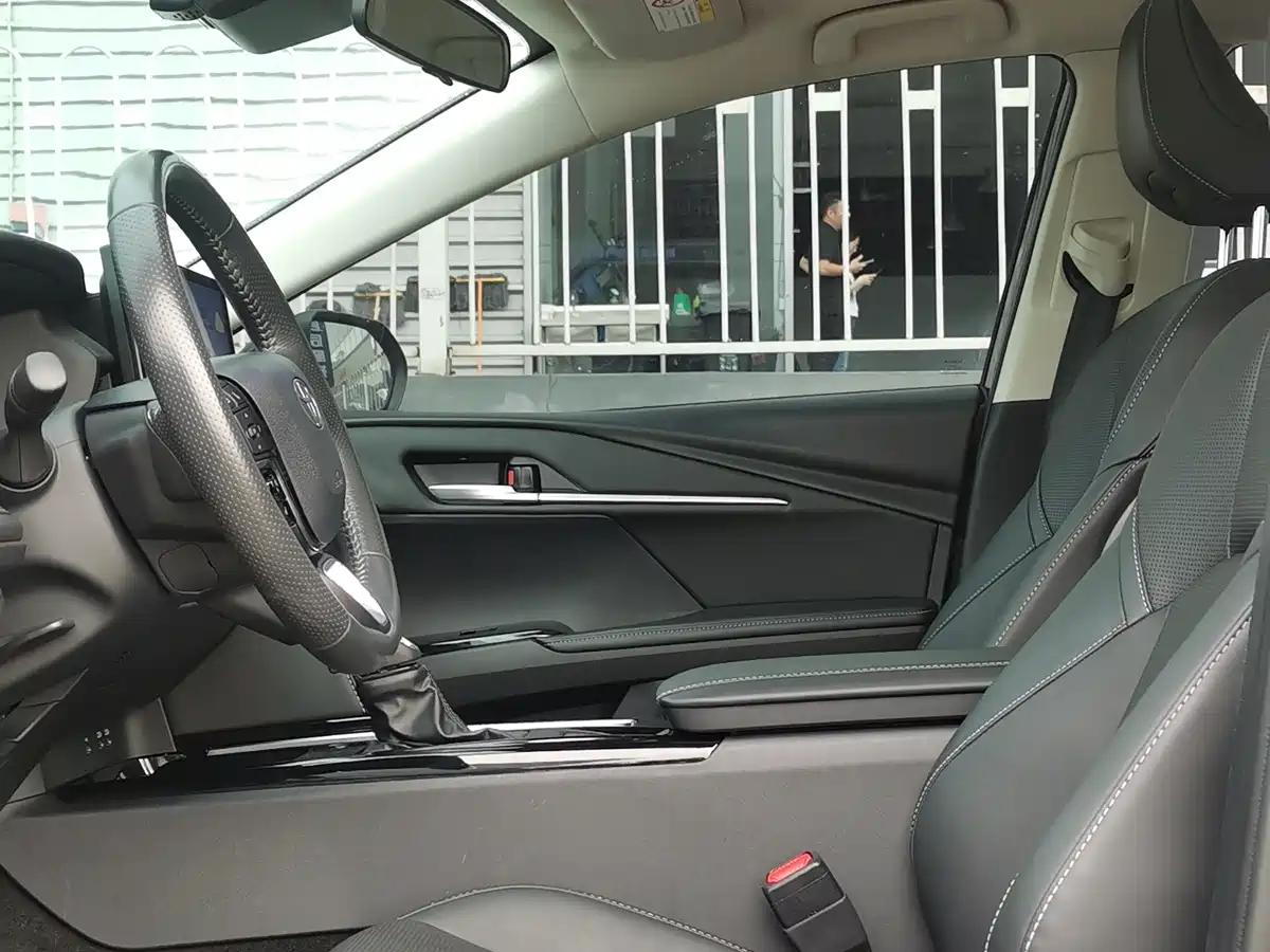 Toyota Camry 2024 2.0G Premium Edition фото 7