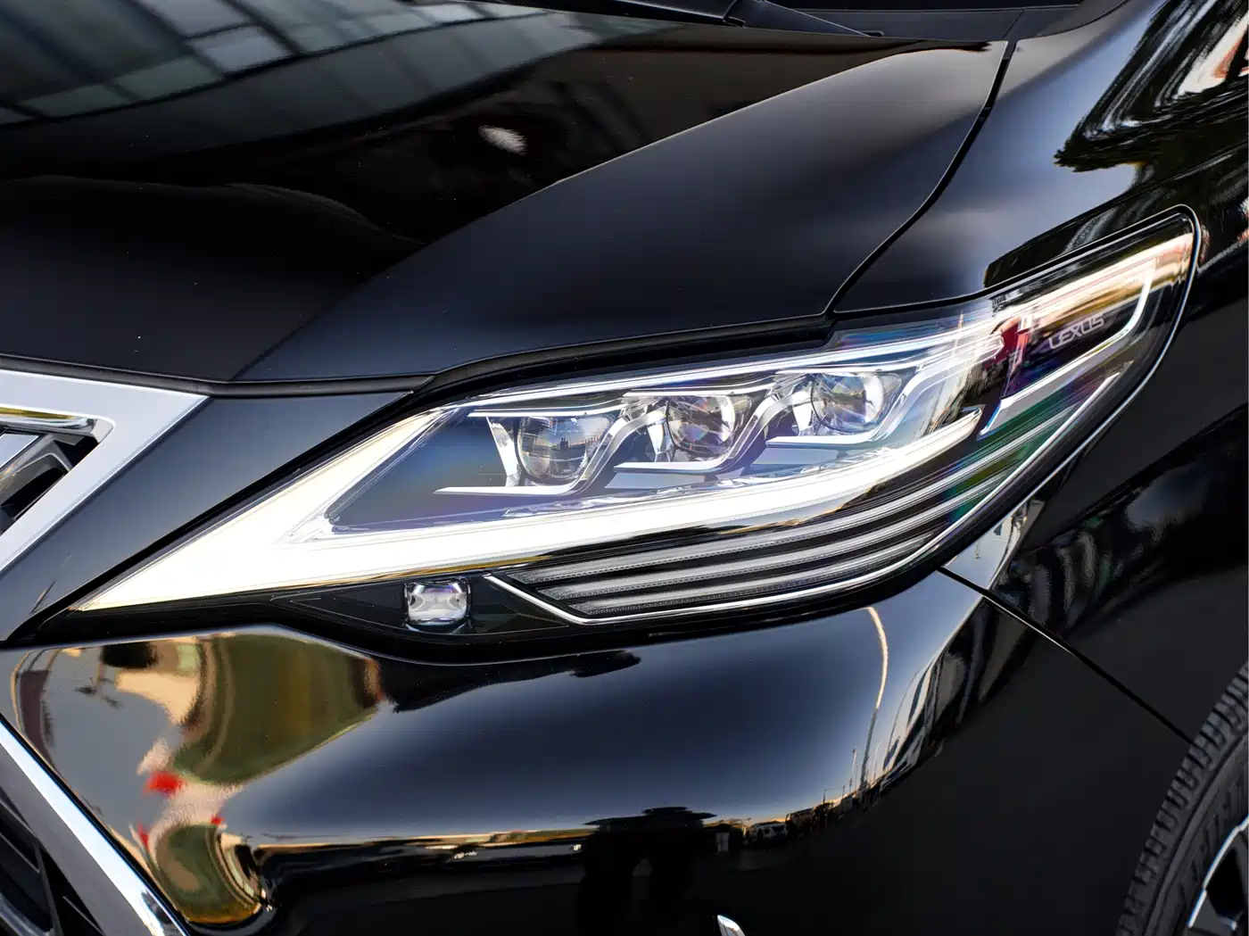 Lexus LM 2020 300h 4-Seat Imperial Edition фото 7