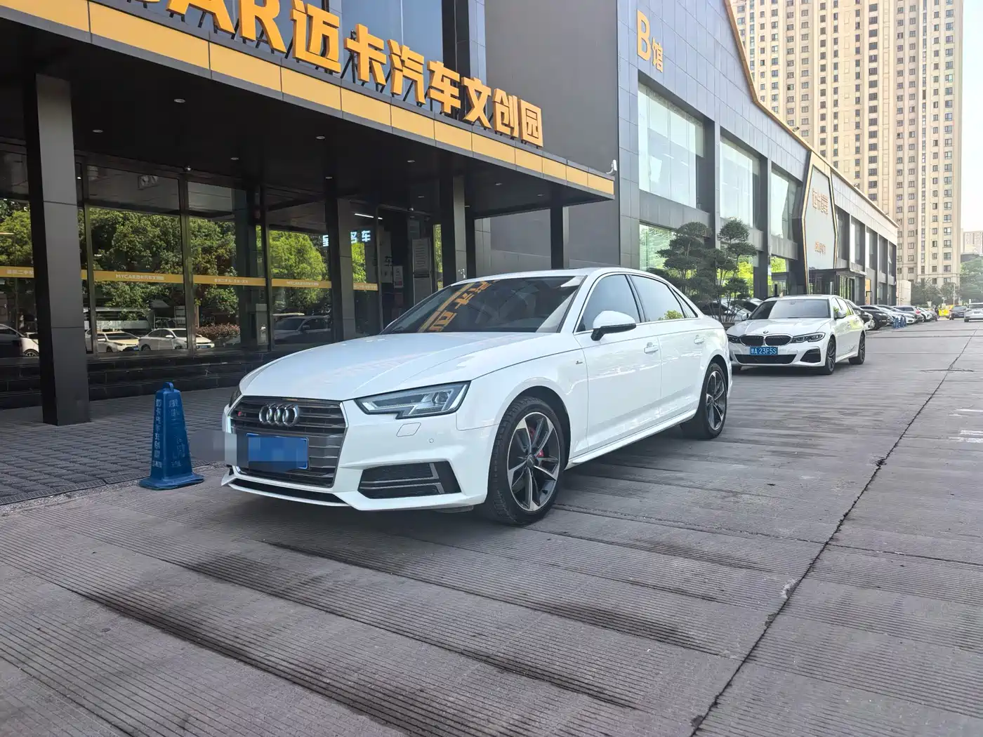 Audi A4L 2018 30th Anniversary 40 TFSI Fashion