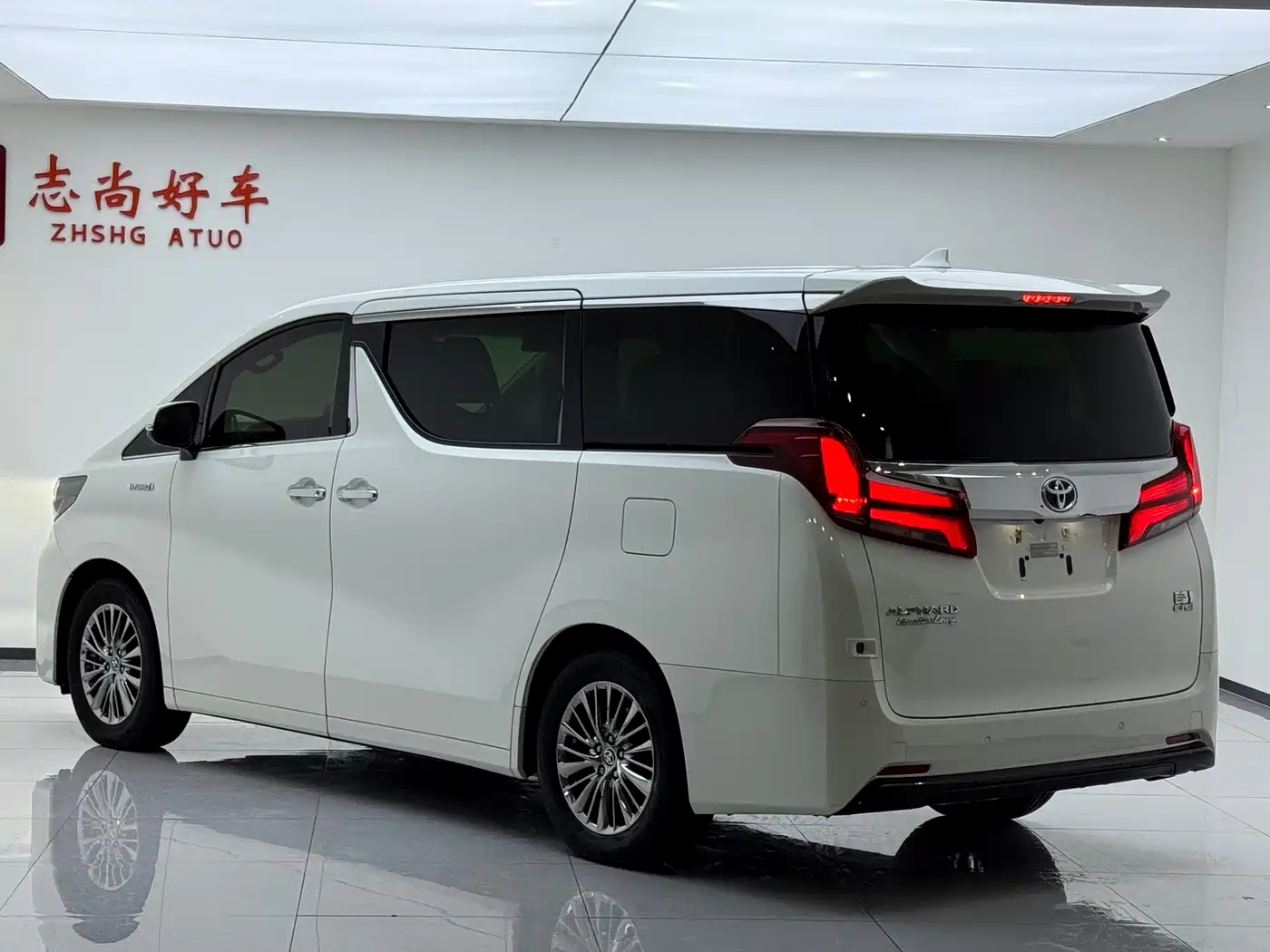 Toyota Alphard 2021 Hybrid 2.5L Premium фото 12