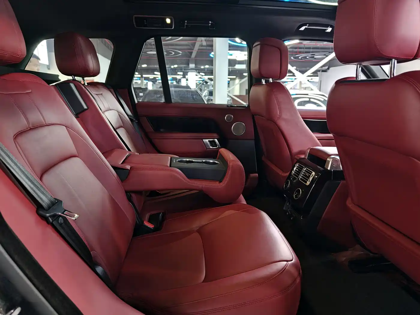 Land Rover Range Rover 2019 3.0 SC V6 Golden Age Edition фото 11