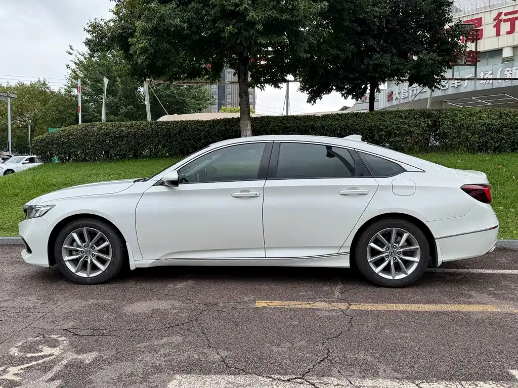 Photo 3 - Honda Accord