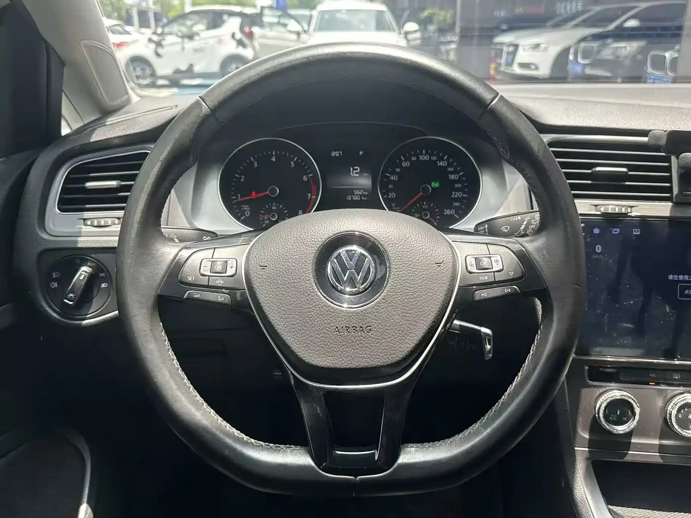 Photo 10 - Volkswagen Golf