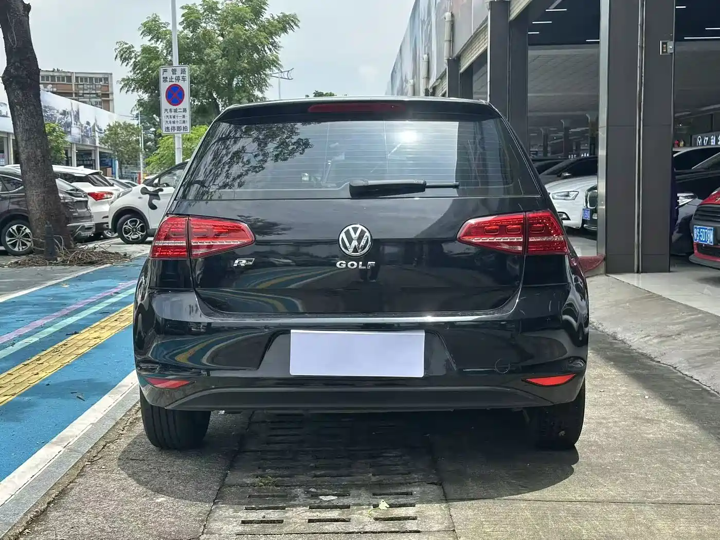 Photo 13 - Volkswagen Golf