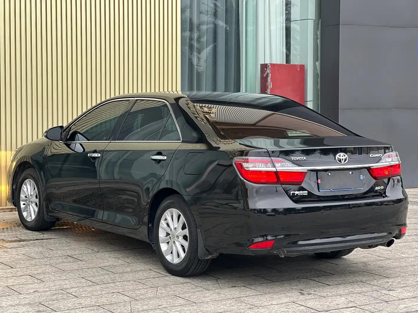 Toyota Camry 2016 2.0G 10th Anniversary Leading Edition фото 4