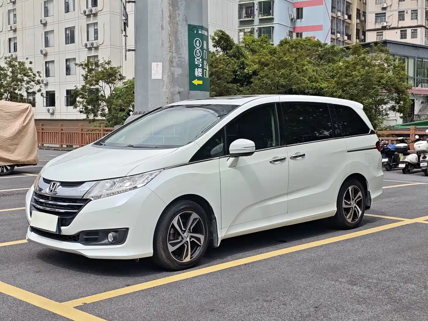Photo 1 - Honda Odyssey