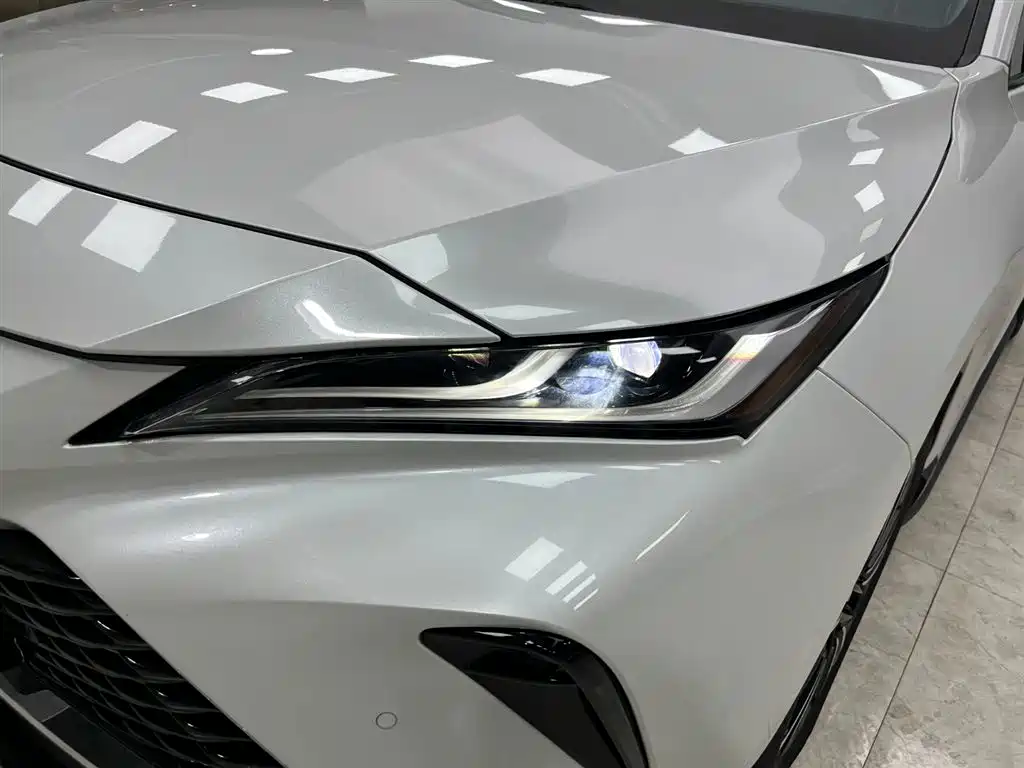 Toyota Venza 2022 2.0L CVT 2WD Premium фото 18