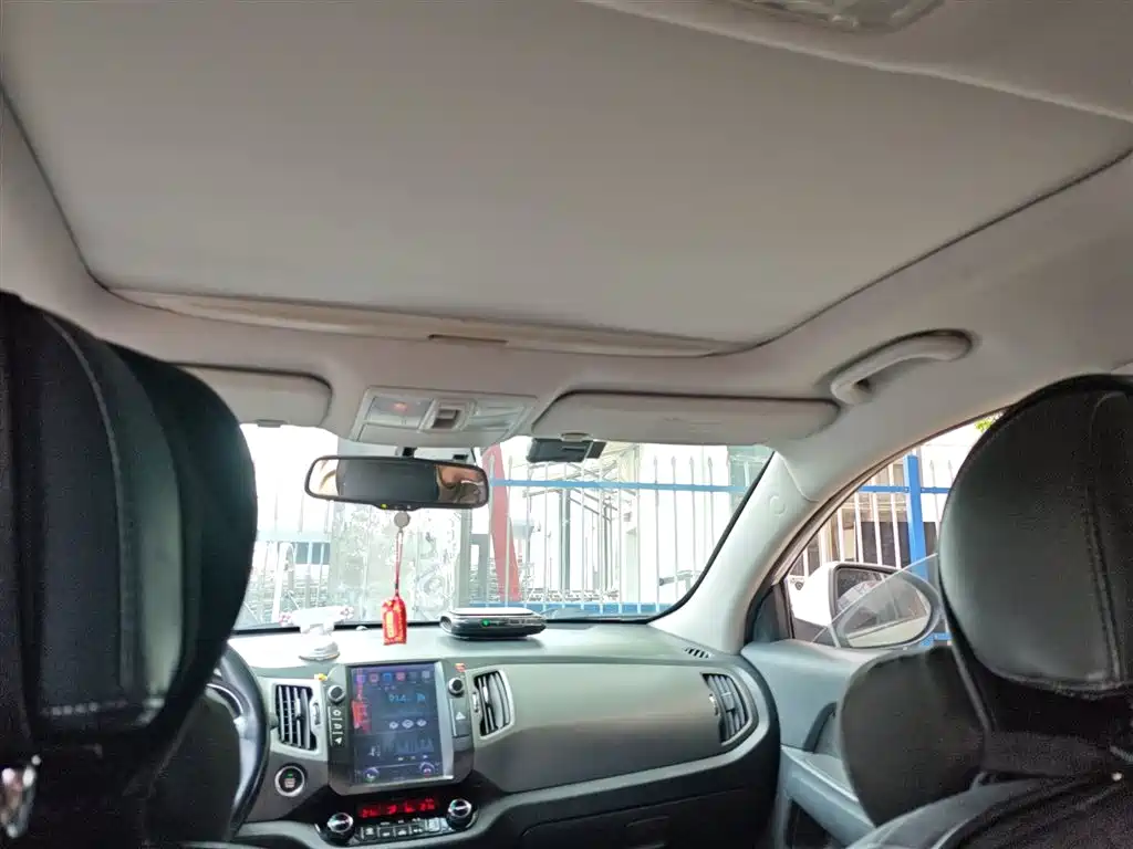 Kia Sportage 2015 2.0L Automatic 2WD DLX фото 9