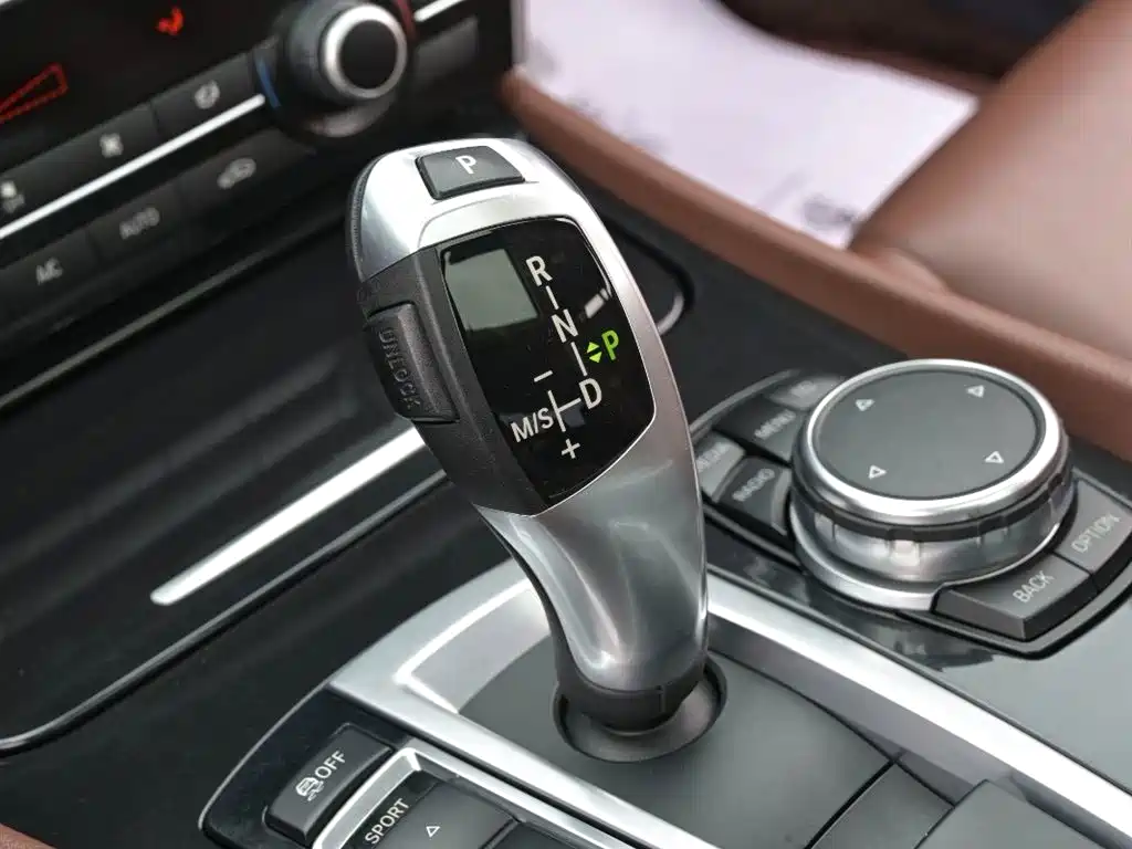 BMW 5 Series GT 2017 528i Leading Model фото 15