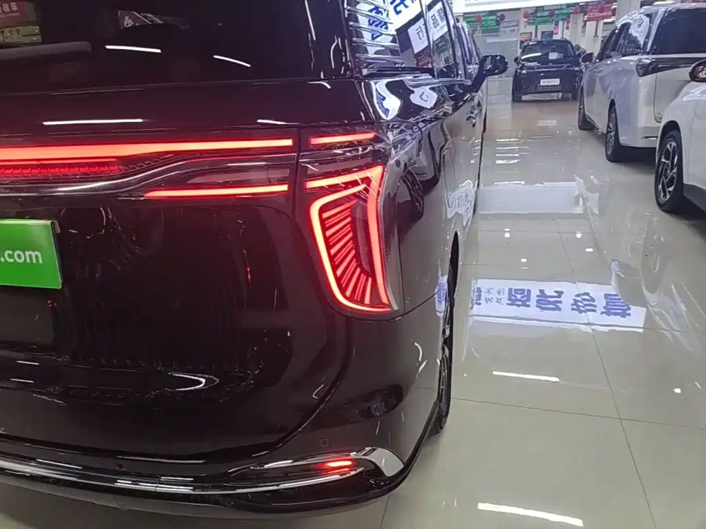 Hongqi HQ9 2023 2023 2.0T Smart Connect Flag Enjoy Edition