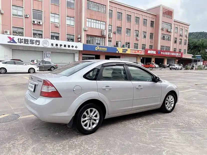 Фото 8 - Ford Focus
