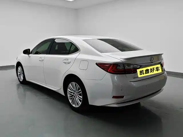 Lexus ES 2015 200 Elite Edition фото 6