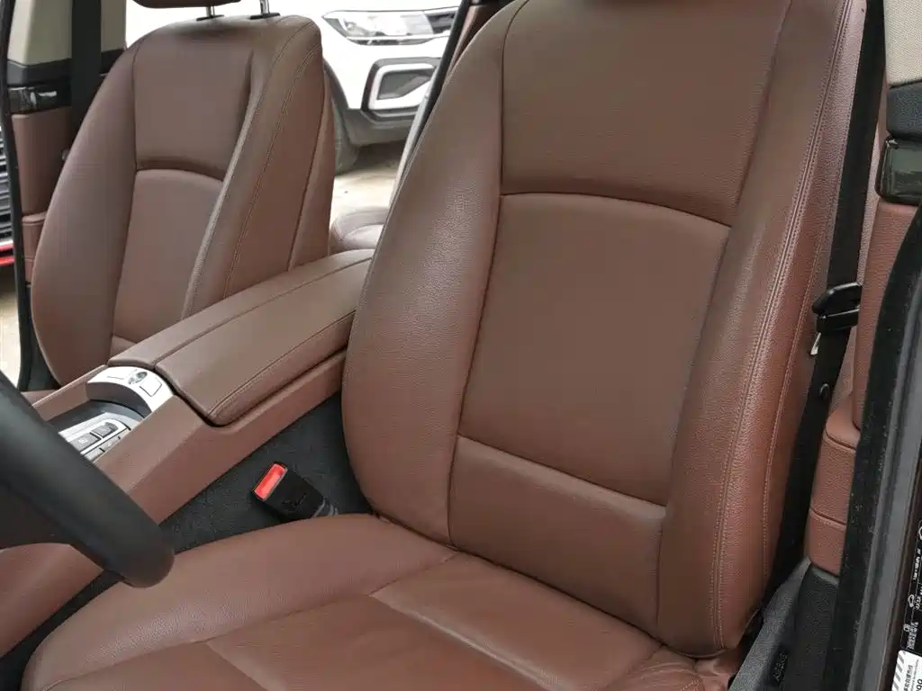 BMW 5 Series GT 2017 528i Leading Model фото 18