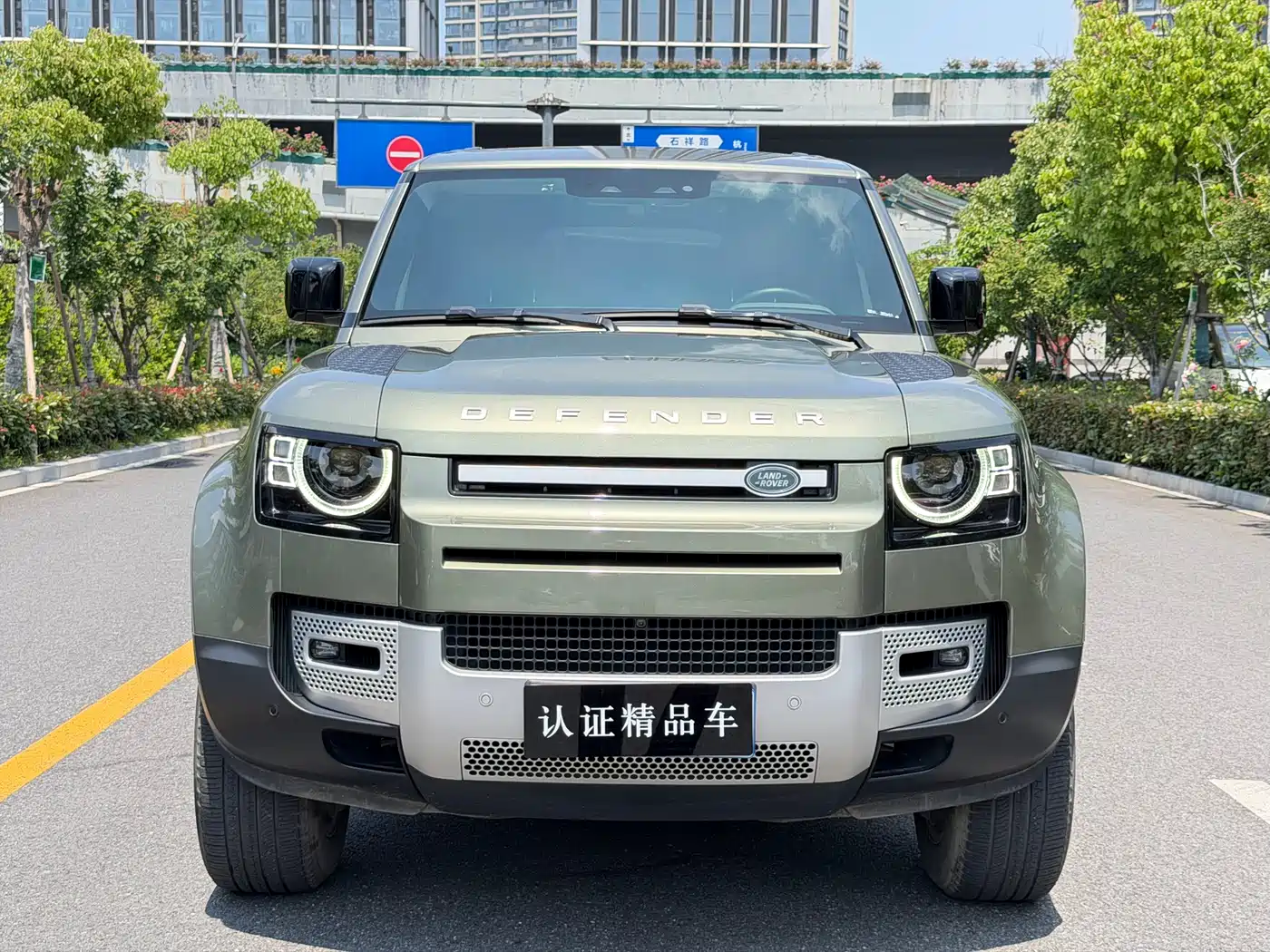 Land Rover Defender 2020 Model 110 P400 HSE фото 2