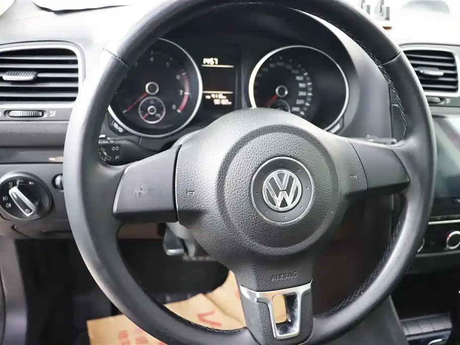 Volkswagen Golf 2012 1.6 Automatic Fashion Type фото 15