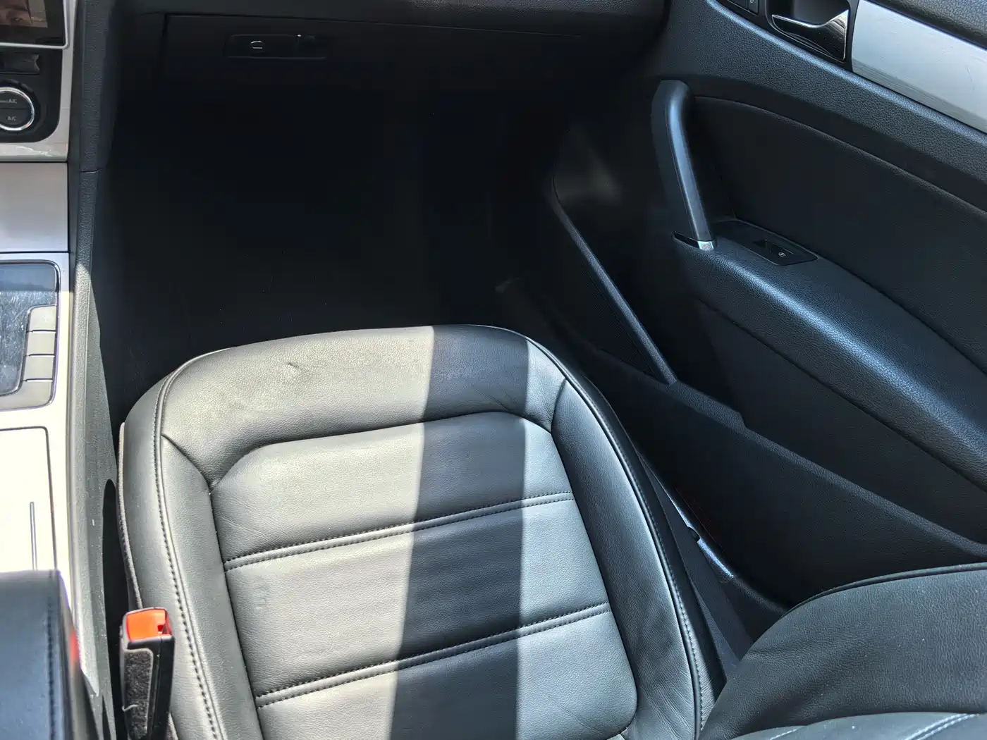 Volkswagen Passat 2015 1.8TSI DSG Honor Edition фото 21