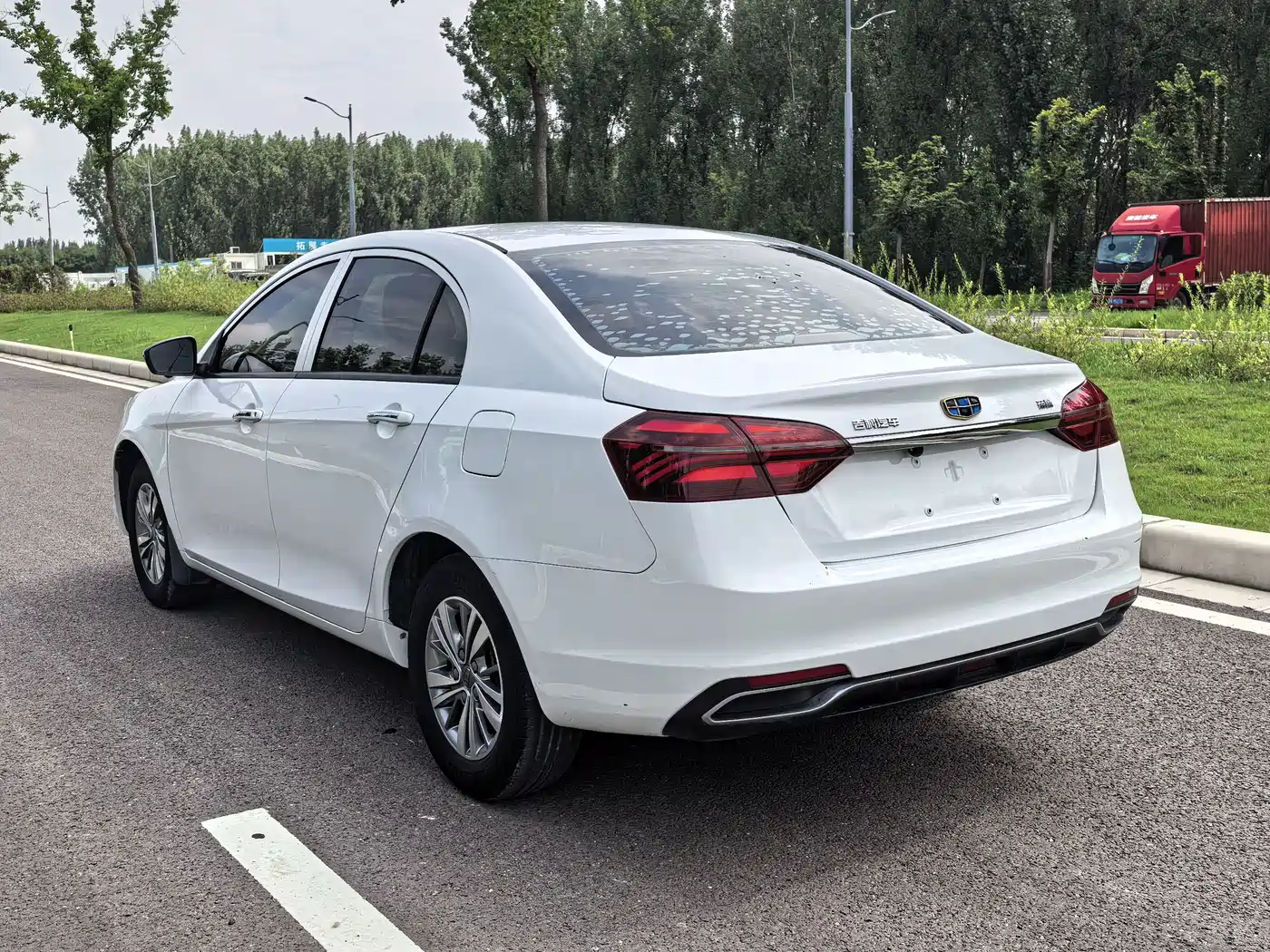 Photo 18 - Geely Emgrand