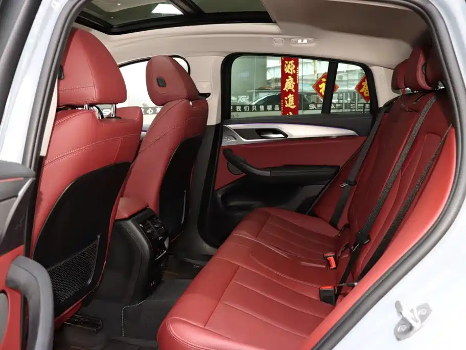 Photo 10 - BMW X4