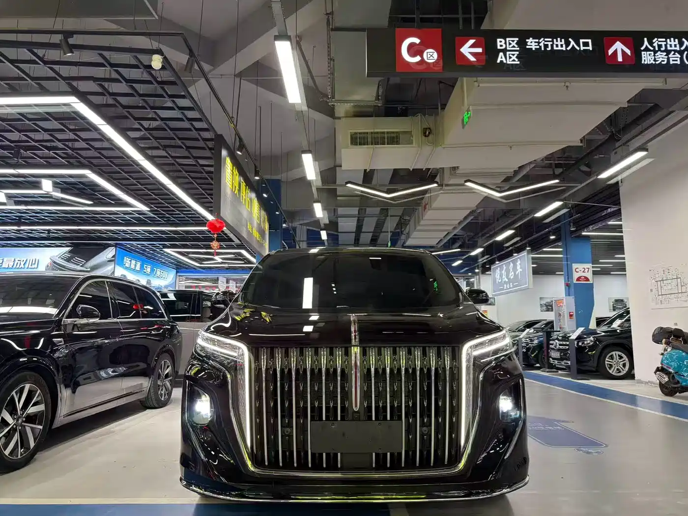 Hongqi HQ9 PHEV 2024 Model 2.0T AWD Business Edition фото 2