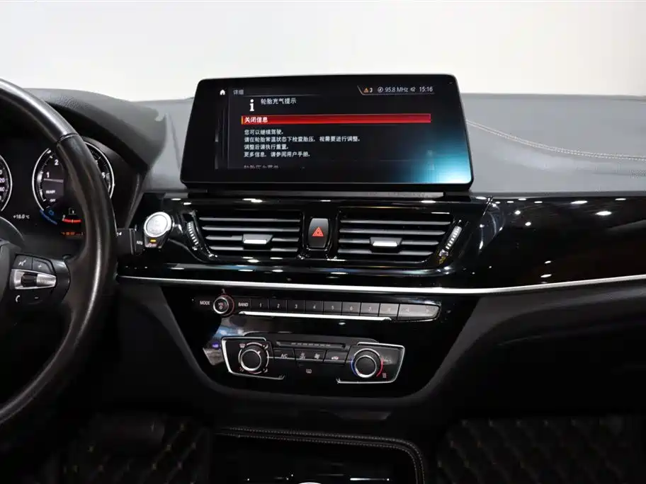 BMW 1 Series 2023 125i M Sport Shadow Edition фото 14