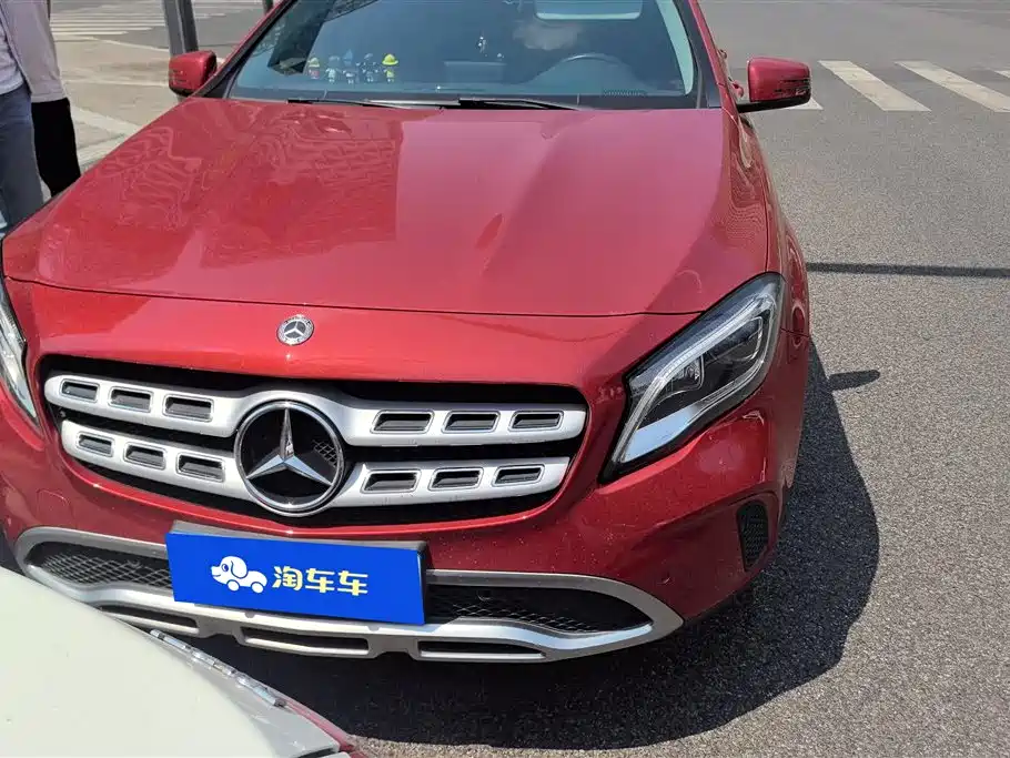 Mercedes-Benz GLA 2018 GLA 200 Fashion фото 2