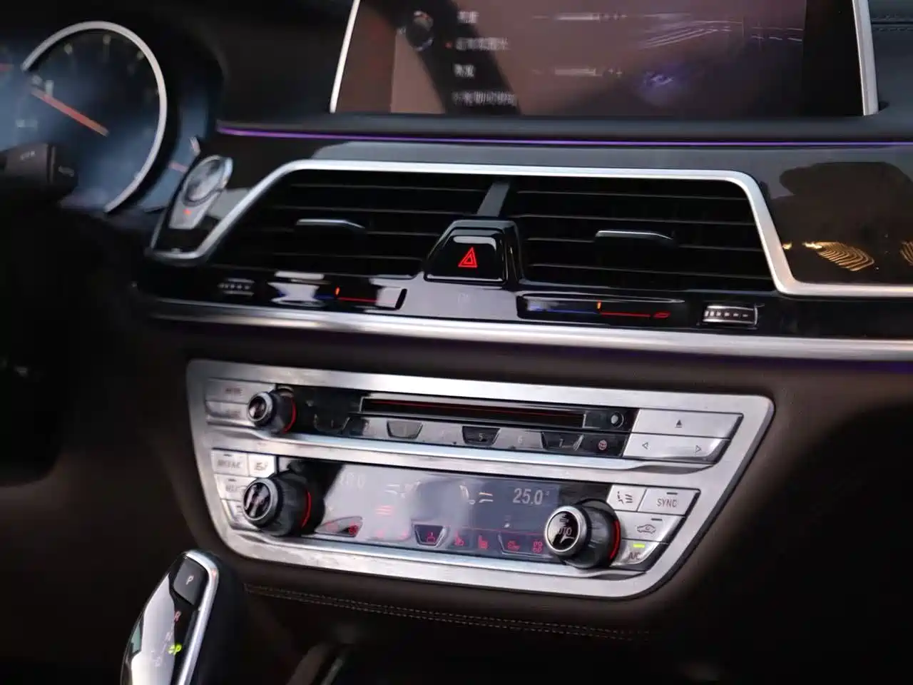 BMW 7 Series 2016 740Li Leading Edition фото 10