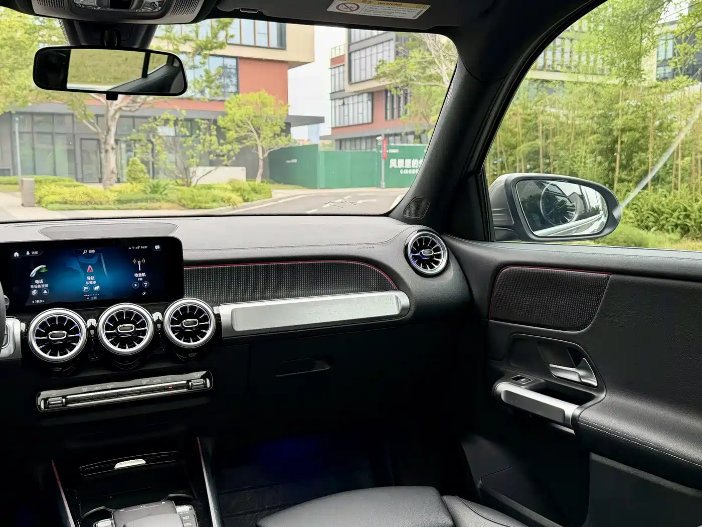 MERCEDES-BENZ GLB