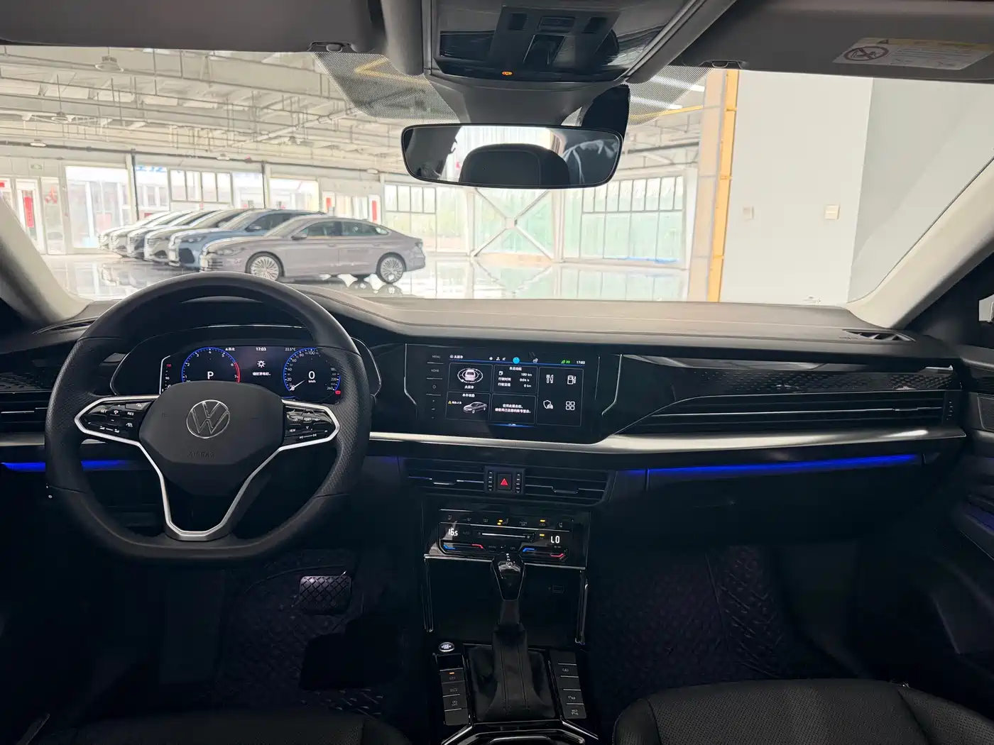 Volkswagen Passat 2023 330TSI Starlight Premium Edition фото 6