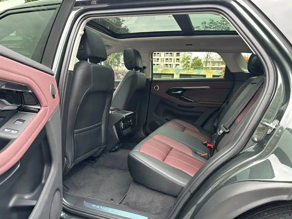 Land Rover Range Rover Evoque 2023 Range Rover Evoque L 249PS Luxury Edition фото 7