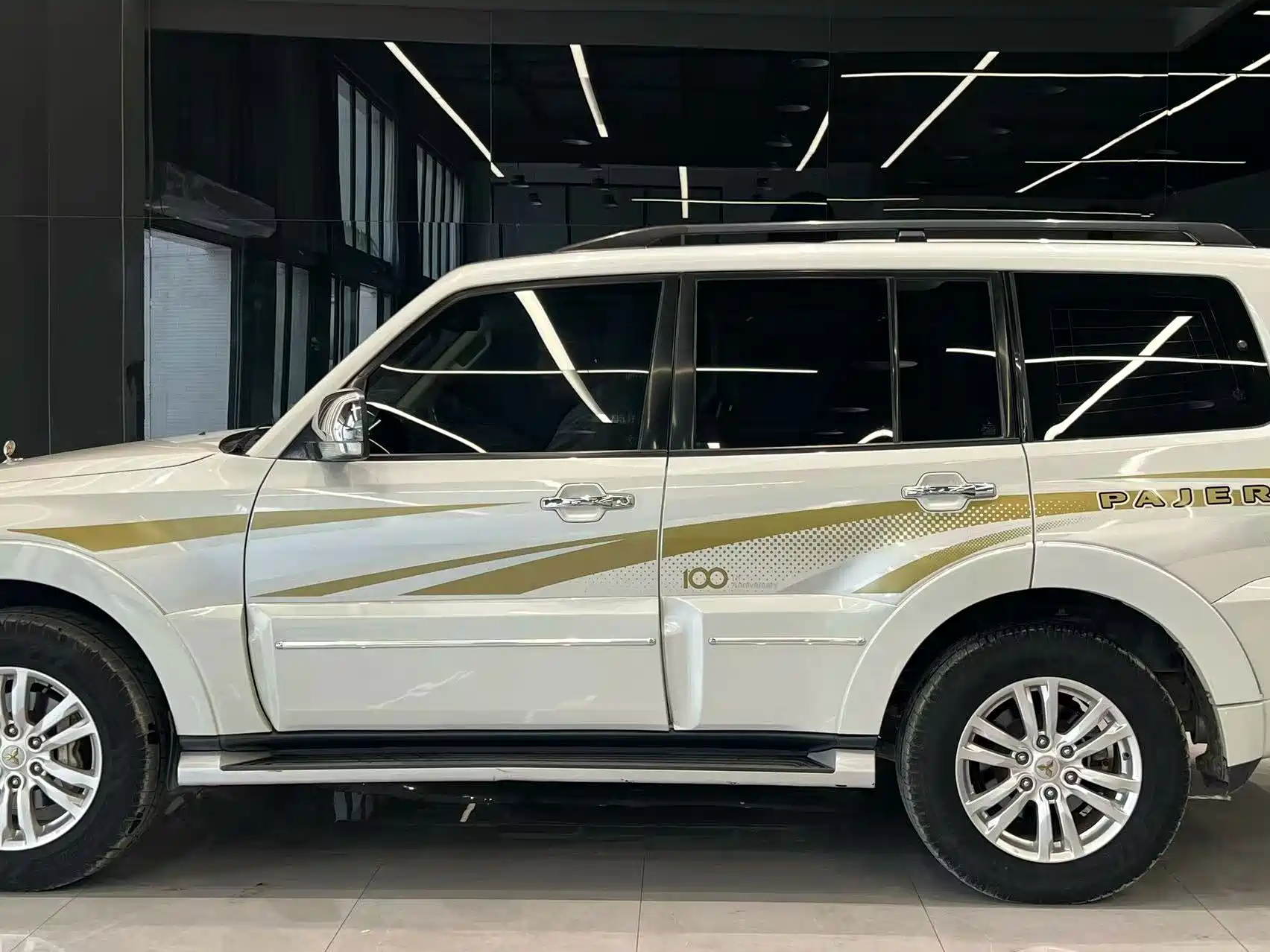 صورة 4 - Mitsubishi Pajero (Import)