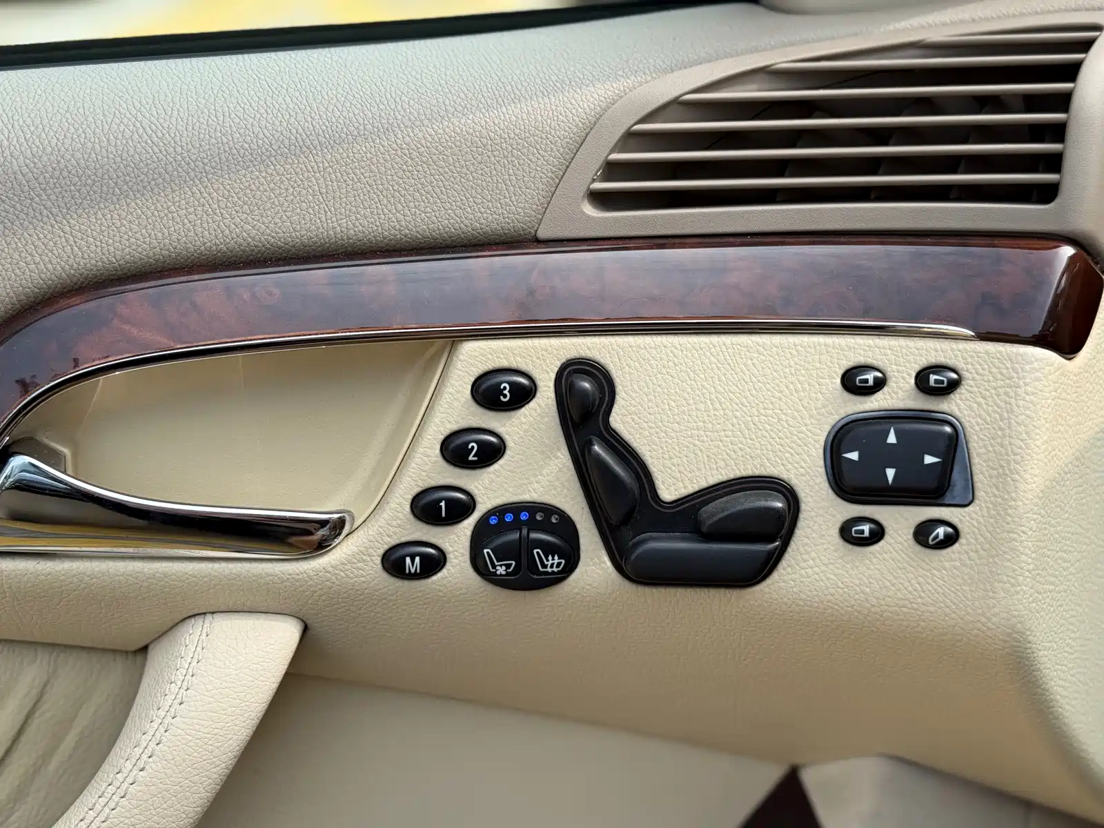 Photo 16 - Mercedes-Benz S-Class