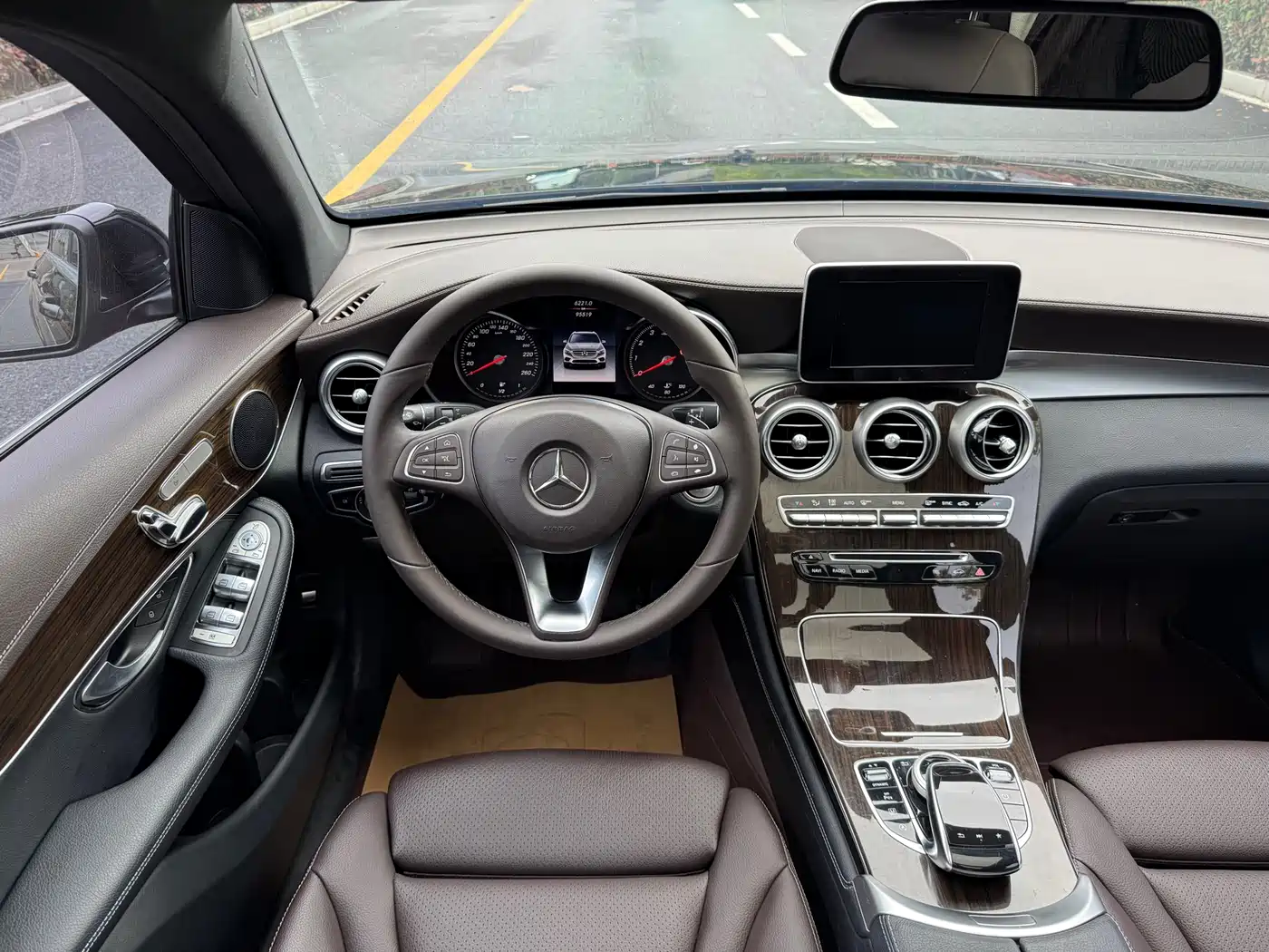 Mercedes-Benz GLC 2018 Facelift GLC 260 4MATIC Dynamic фото 14
