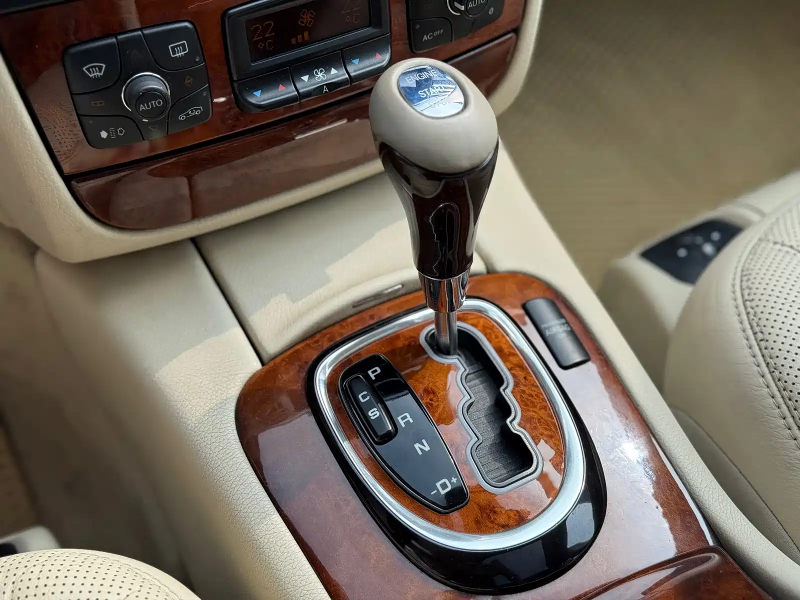 Photo 19 - Mercedes-Benz S-Class