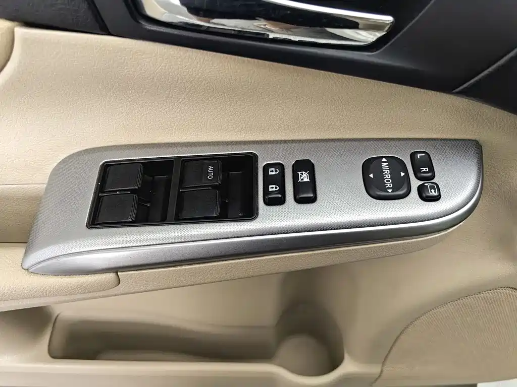 Фото 9 - Toyota Camry