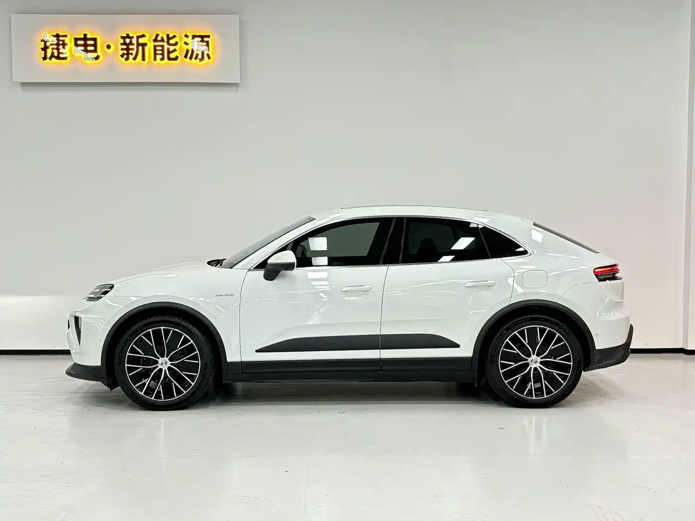 2025 Porsche Macan EV