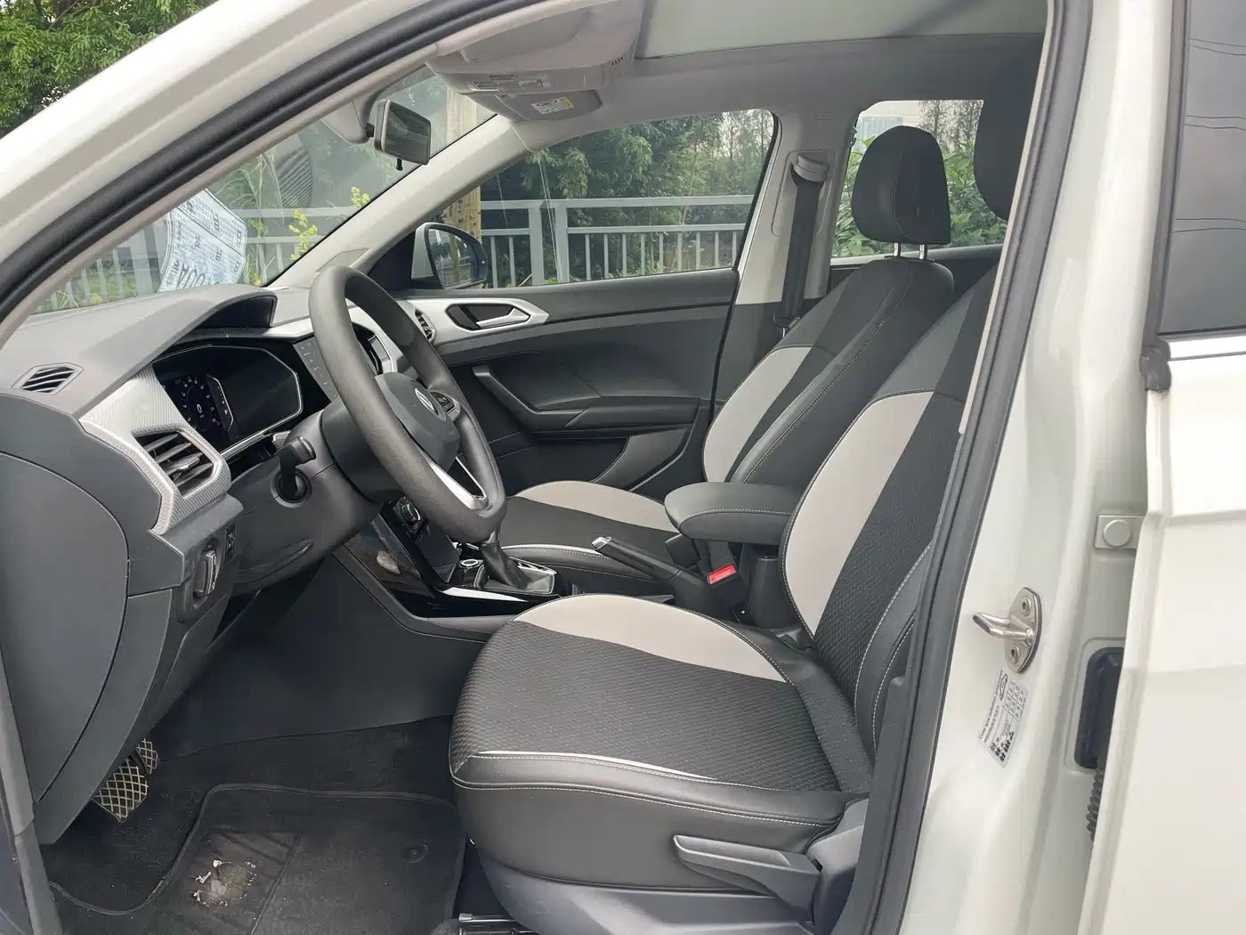 Volkswagen Tanying 2021 1.5L Automatic Smart Connect Edition фото 13