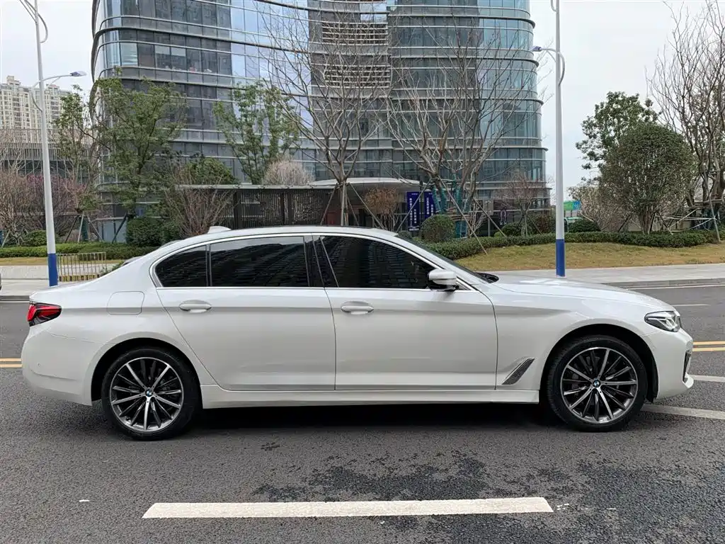 BMW 5 Series 2022 Model Third Facelift 530Li Premium M Sport Package фото 9
