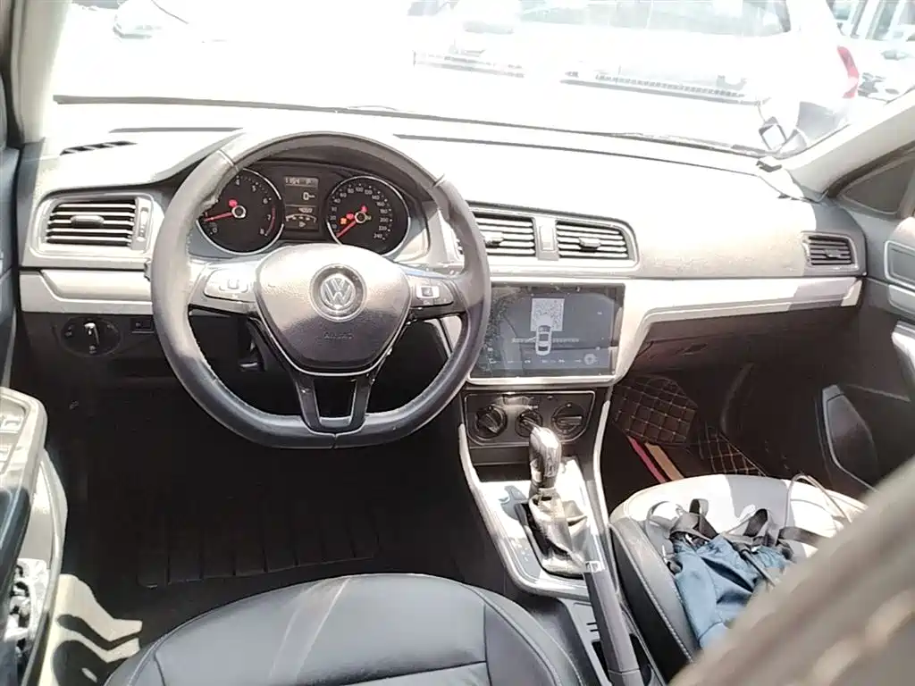 Volkswagen Lavida 2017 1.6L Automatic Comfort Edition фото 10