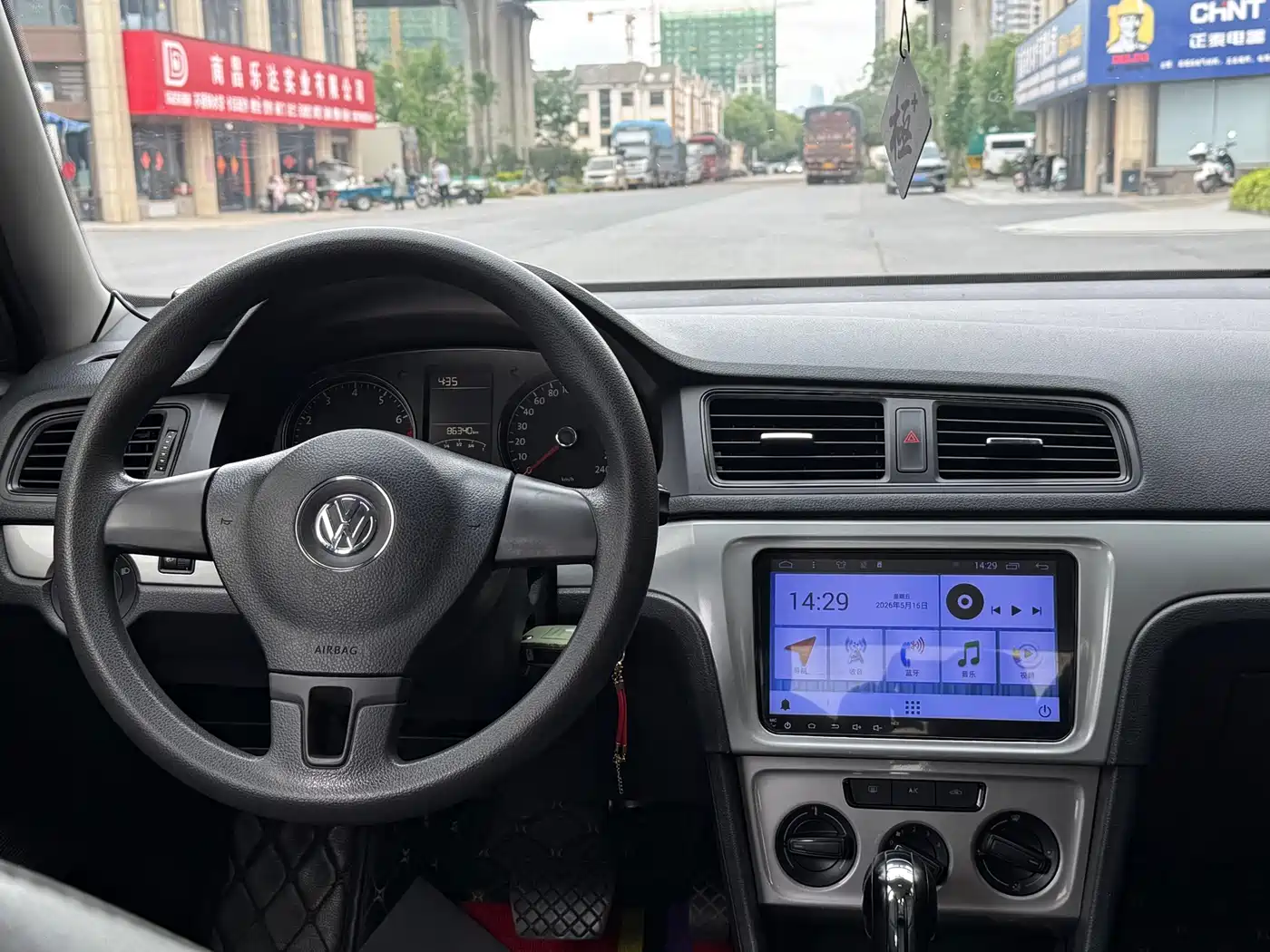 Volkswagen Lavida 2013 Facelift Classic 1.6L Automatic Trend фото 6