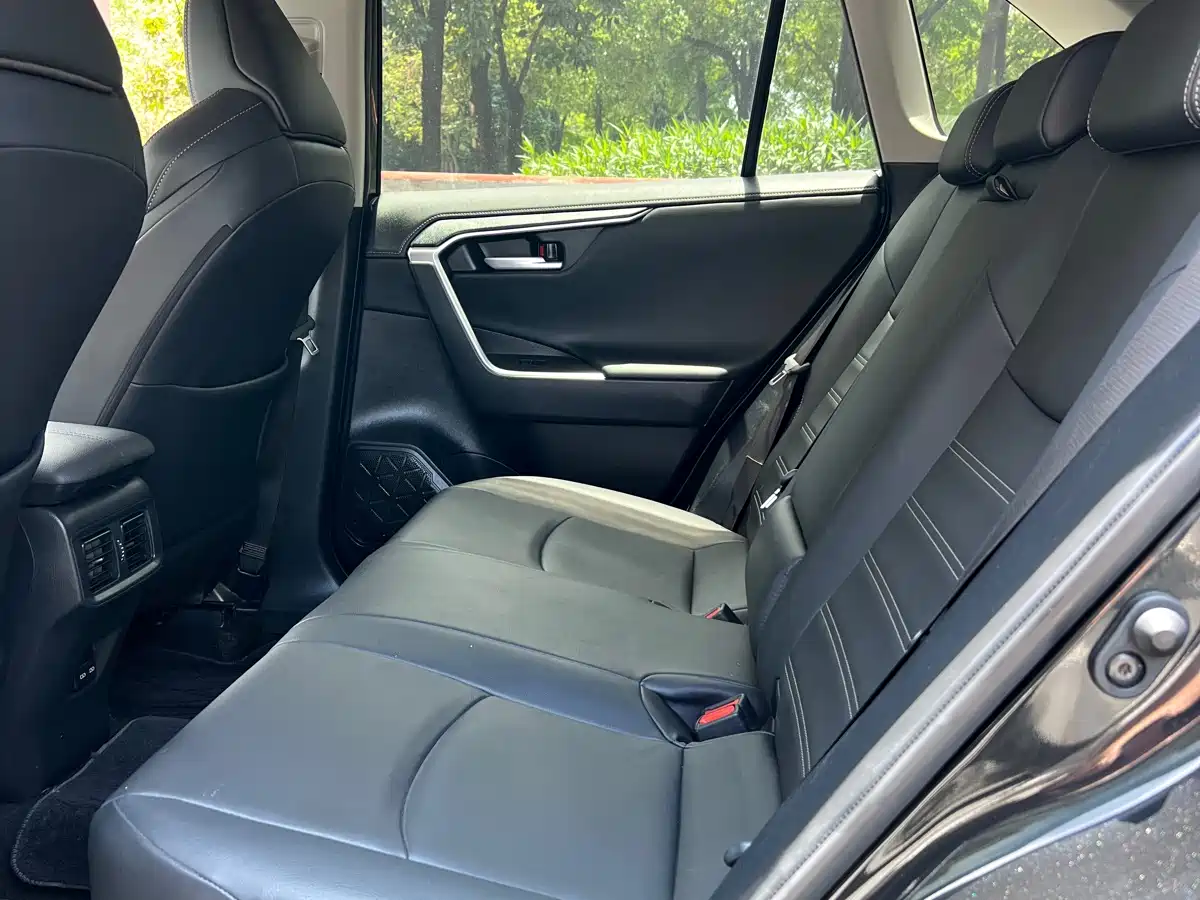 Toyota Wildlander 2023 2.0L CVT FWD Luxury PLUS фото 9