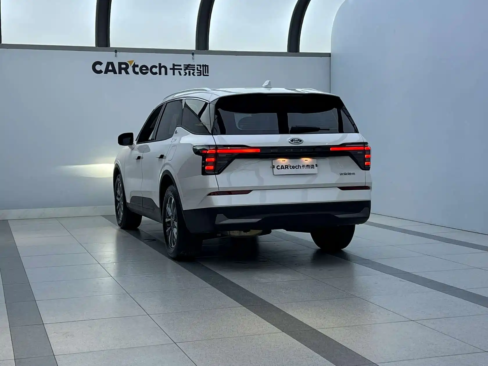Фото 4 - Ford Edge