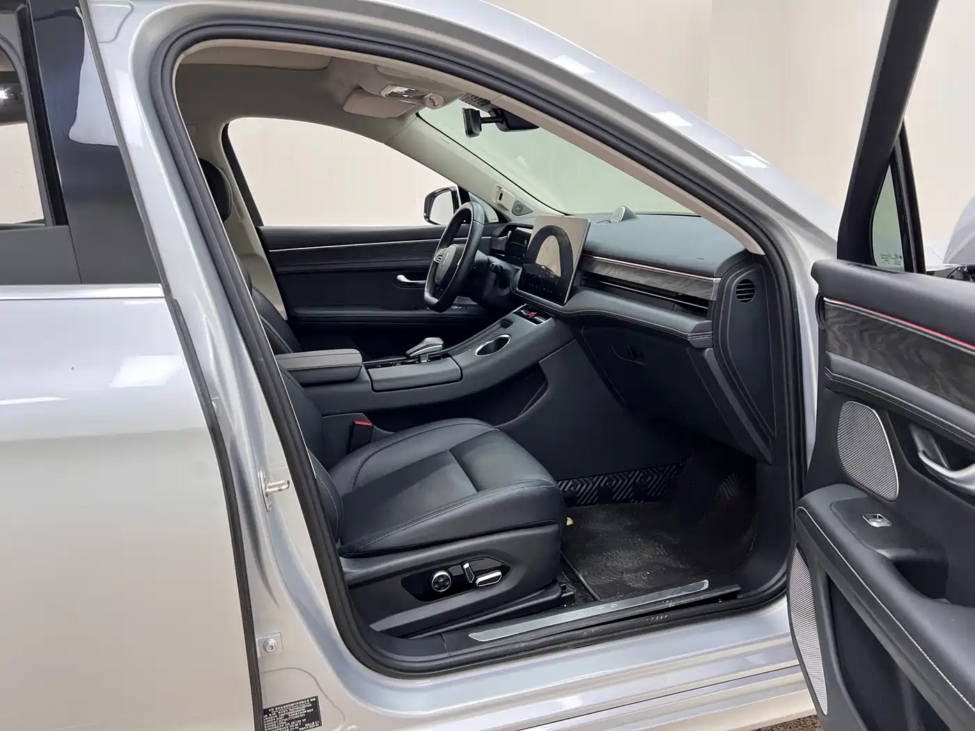 AITO Wenjie AITO M5 2022 Extended Range AWD Performance Edition фото 30