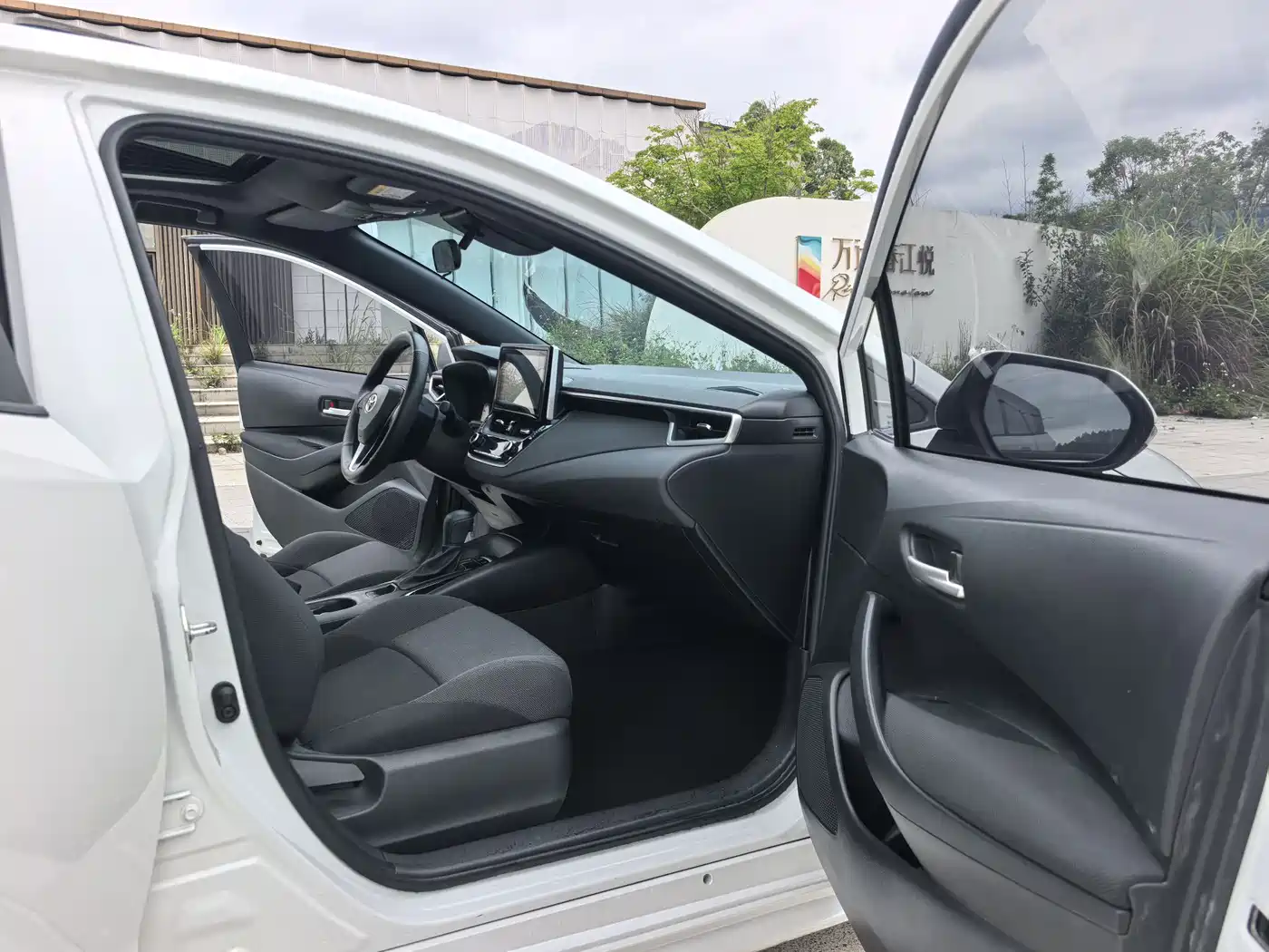 Toyota Levin 2021 185T CVT Luxury Edition фото 9
