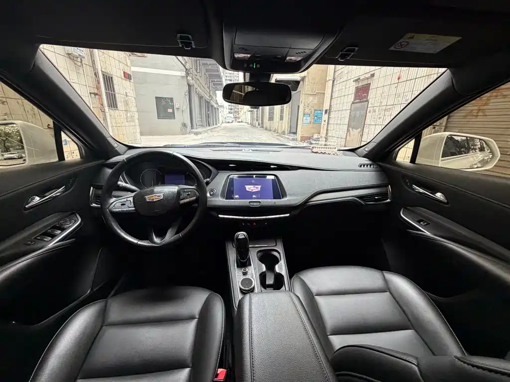 Cadillac XT4 2020 Facelift 28T 2WD Leading фото 4