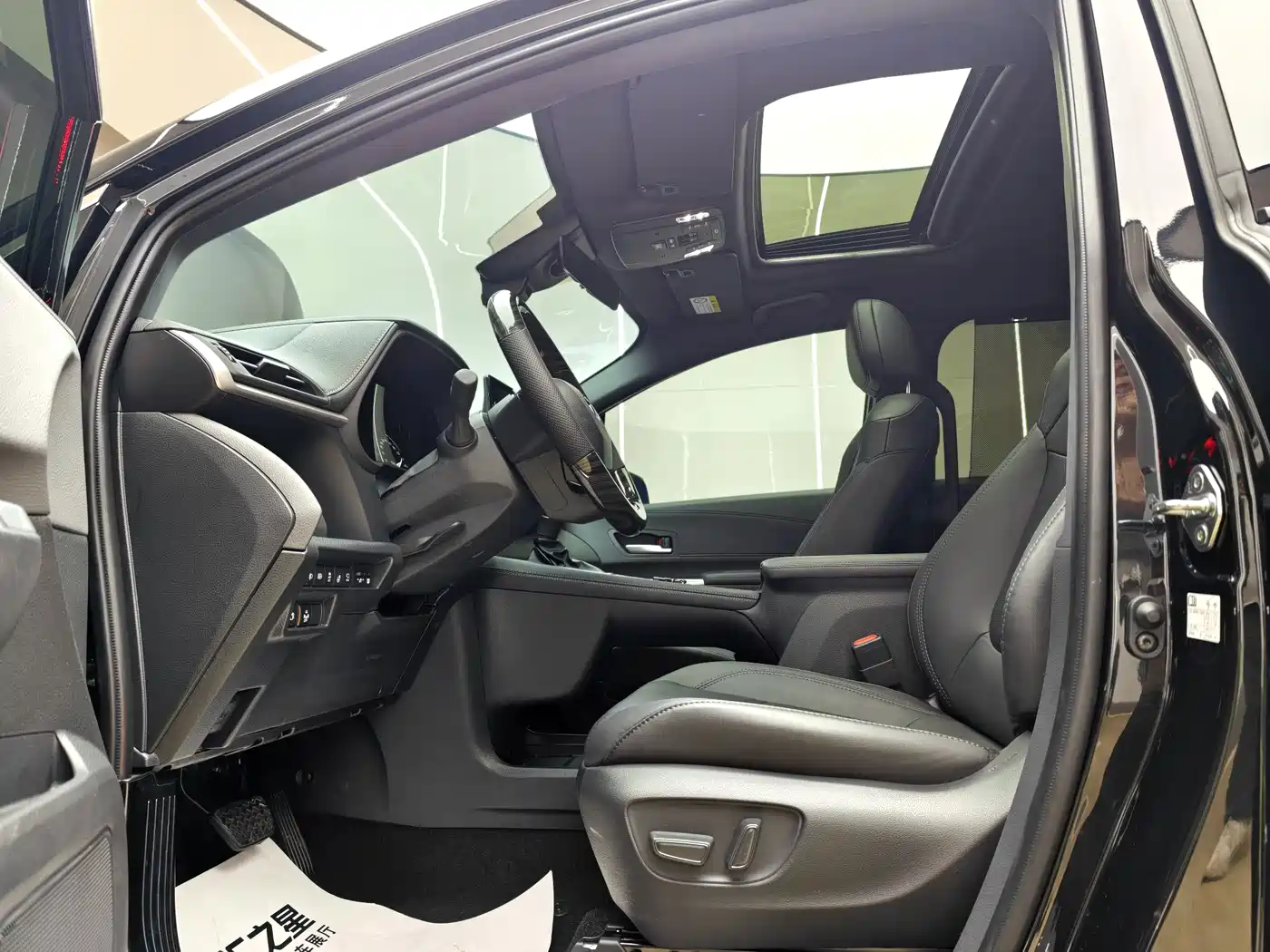 Toyota Sienna 2024 2.5L Hybrid Premium Edition фото 8