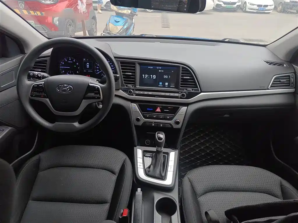 Hyundai Elantra 2016 Model 1.6L Automatic Smart Elite фото 10