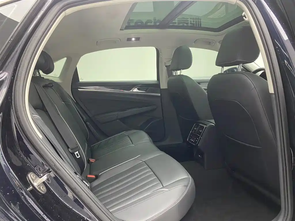 Volkswagen Passat 2023 Facelift 330TSI Starlight Elite Edition фото 23