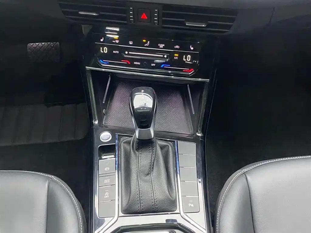 Volkswagen Passat 2023 Facelift 330TSI Starlight Elite Edition фото 21